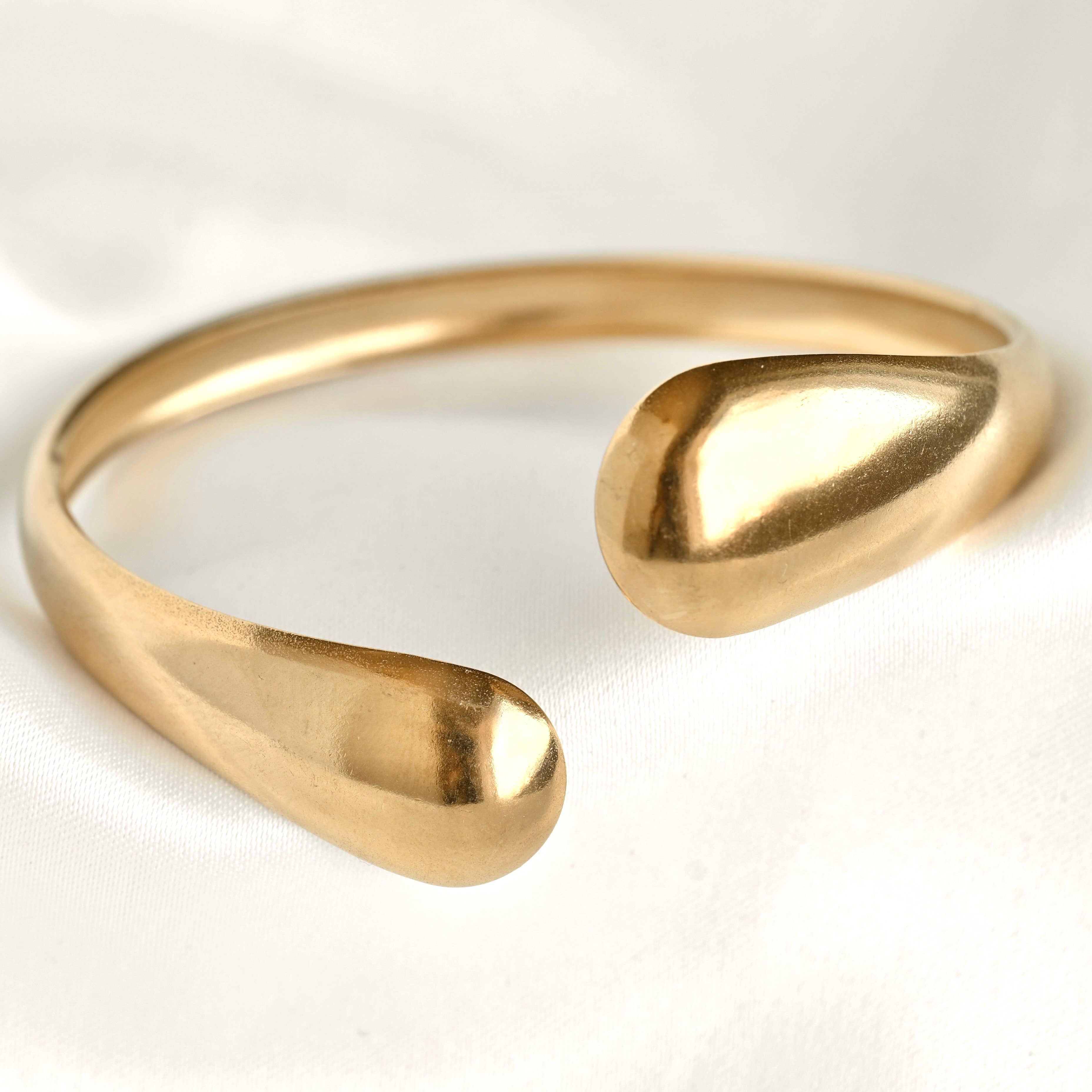 The Sculpted Liquid Cuff