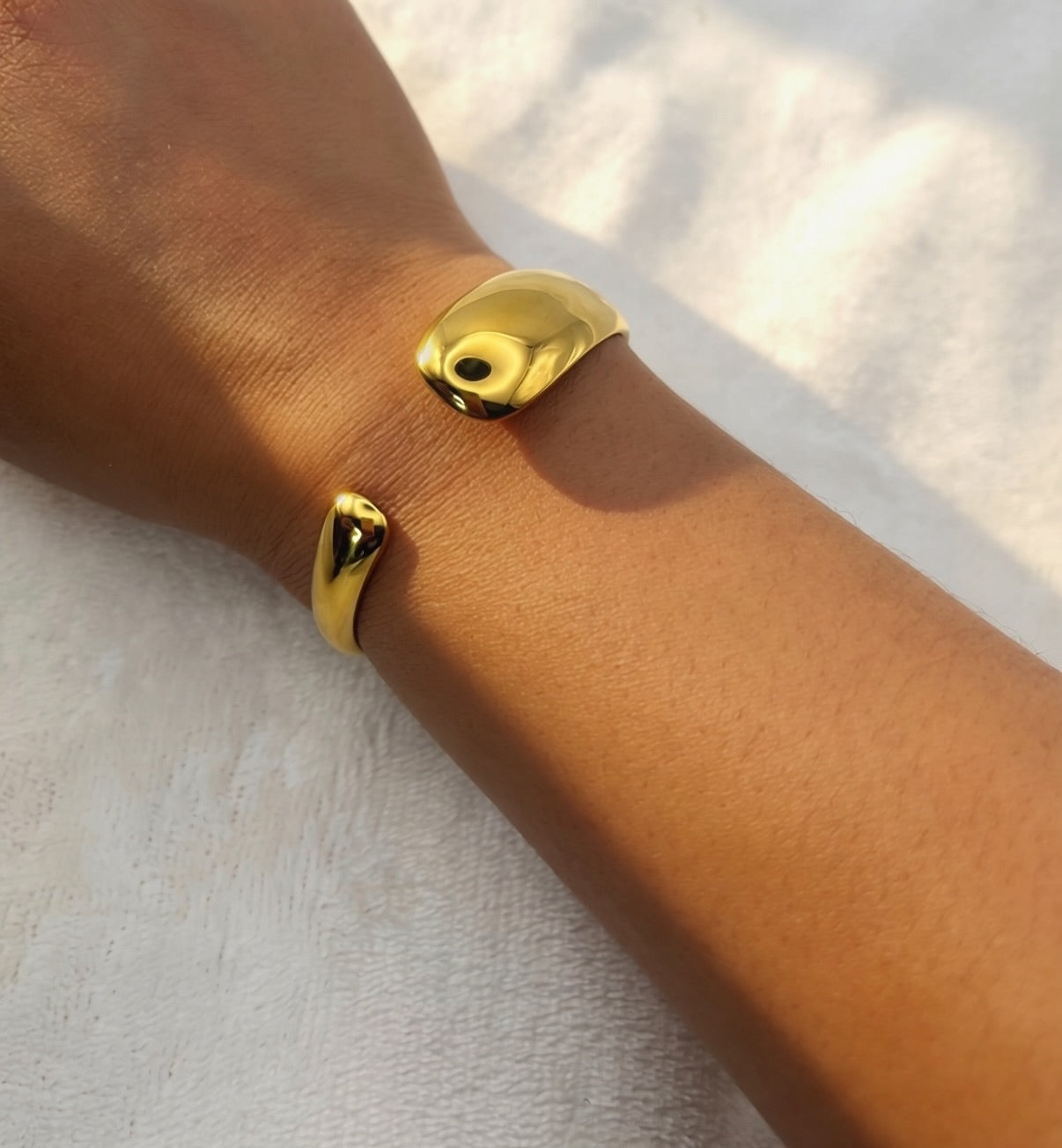 The Sculpted Liquid Cuff