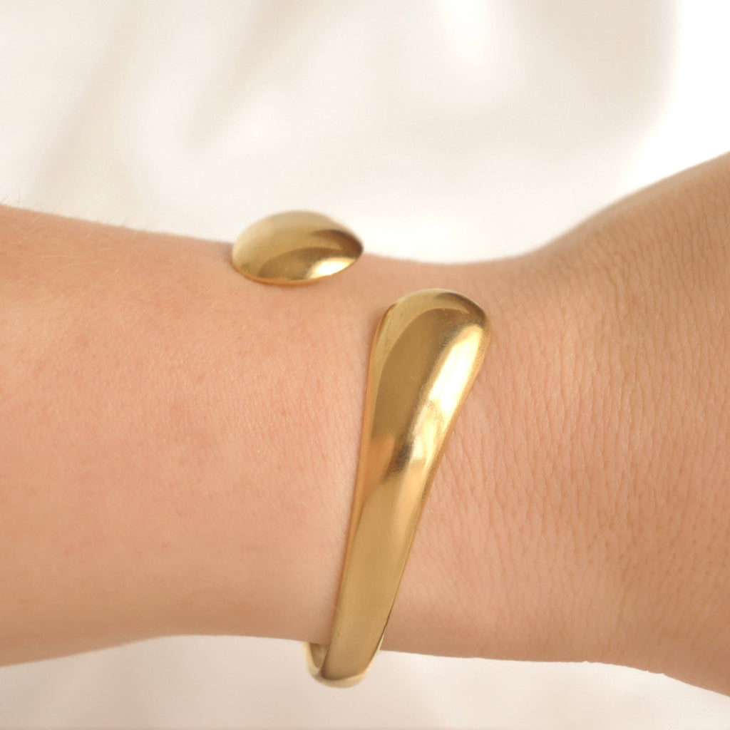 The Sculpted Liquid Cuff