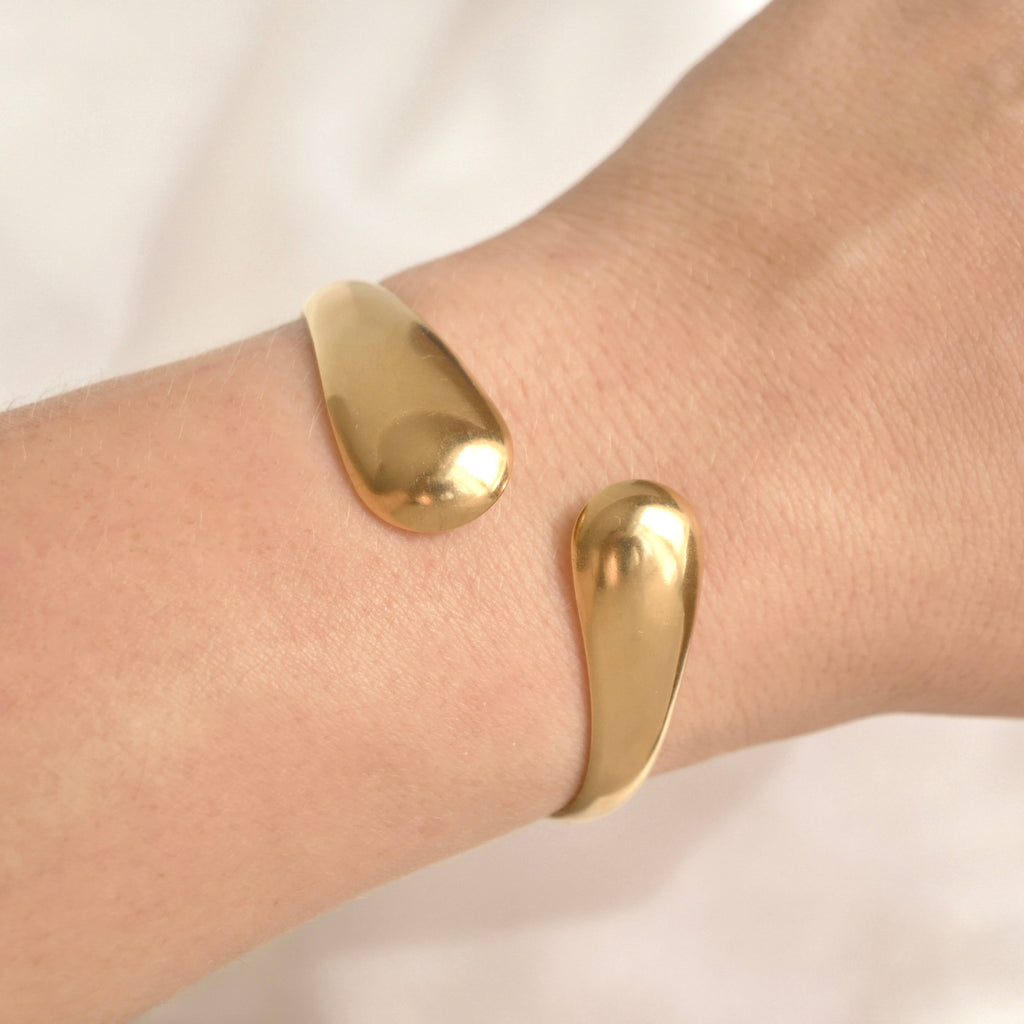 The Sculpted Liquid Cuff